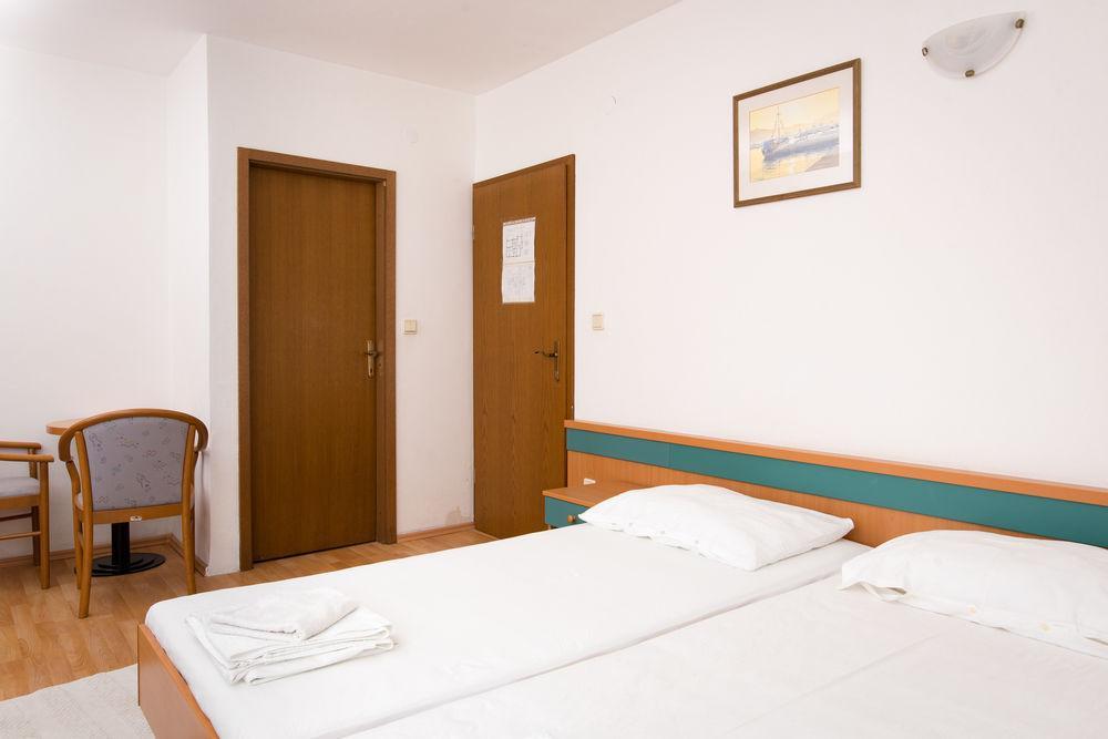 Downtown Private Rooms Mandic ซูเปตาร์ ภายนอก รูปภาพ