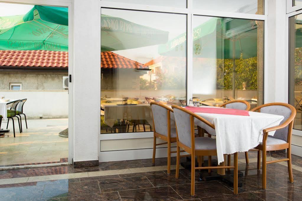 Downtown Private Rooms Mandic ซูเปตาร์ ภายนอก รูปภาพ
