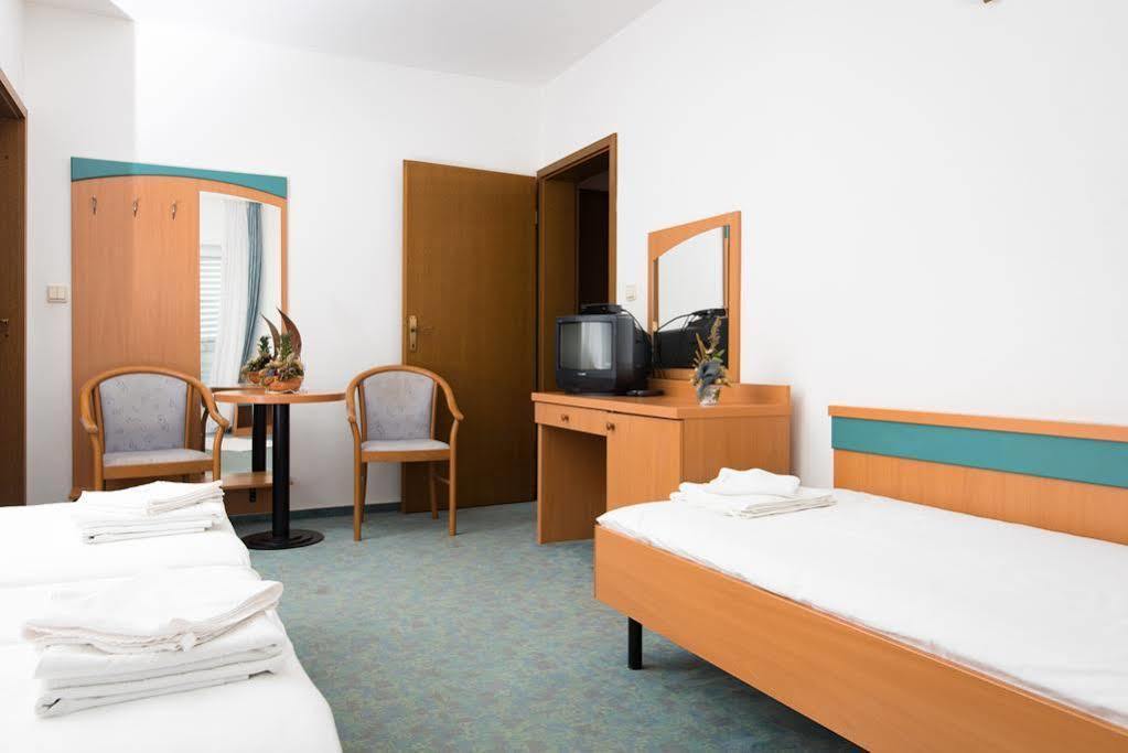 Downtown Private Rooms Mandic ซูเปตาร์ ภายนอก รูปภาพ