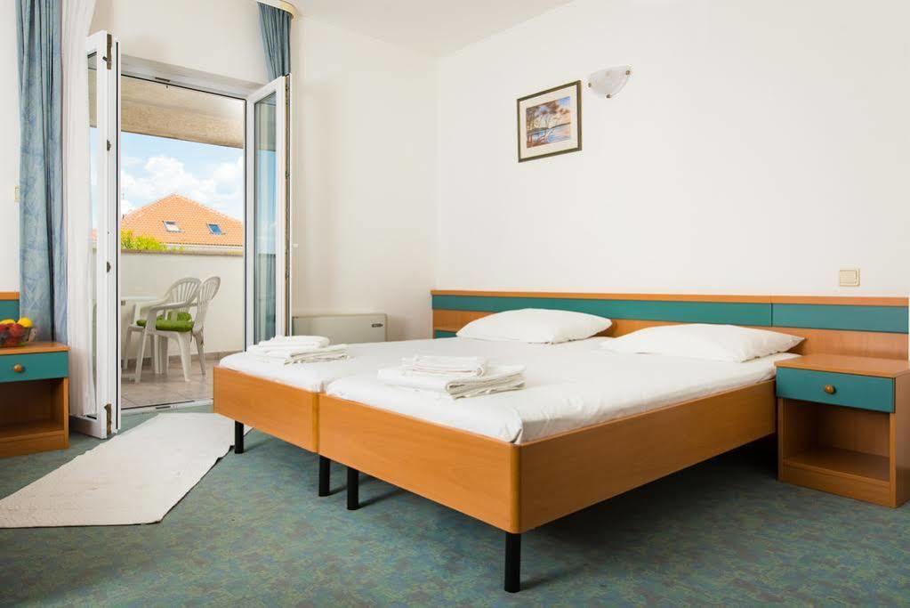 Downtown Private Rooms Mandic ซูเปตาร์ ภายนอก รูปภาพ